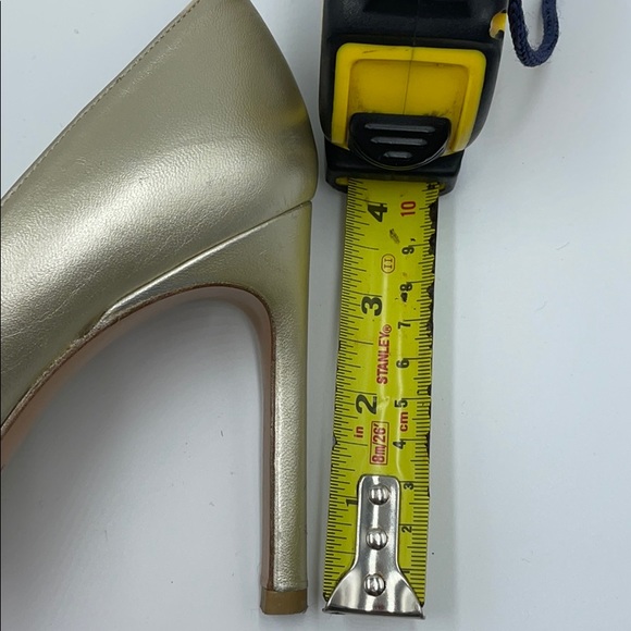 Stuart Weizmann Champagne Leather 4” Pumps US 6 - Picture 12 of 12